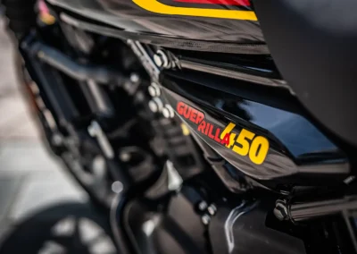 La Royal Enfield Guerrilla 450 apparaît comme la moto la plus polyvalente et la plus aboutie techniquement.