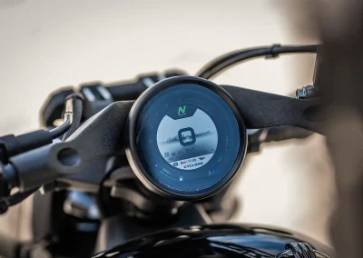 Le compteur LCD, qui affiche clairement les informations essentielles.
