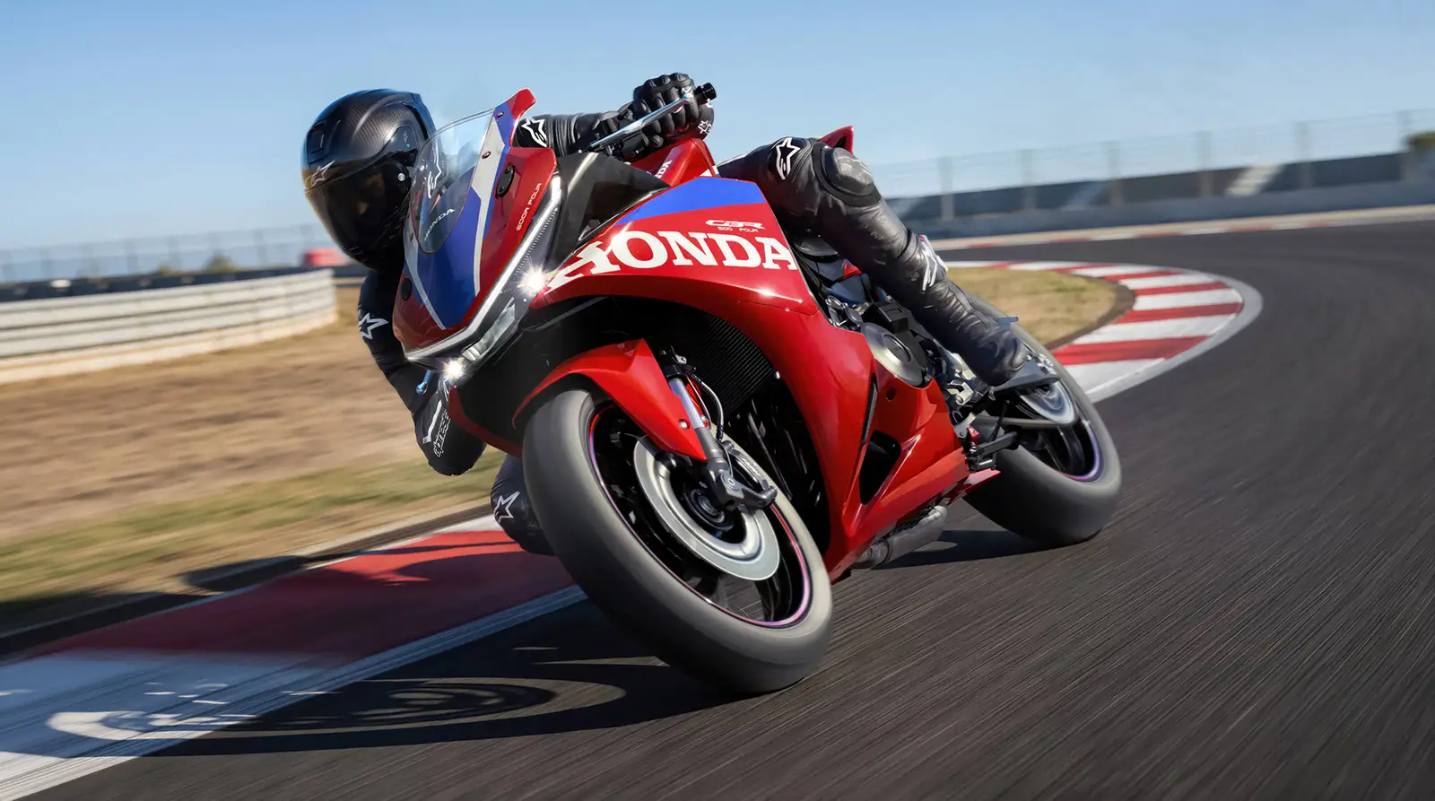 Honda CBR500R FOUR 2027 : 71 chevaux et un quatre cylindres inédit