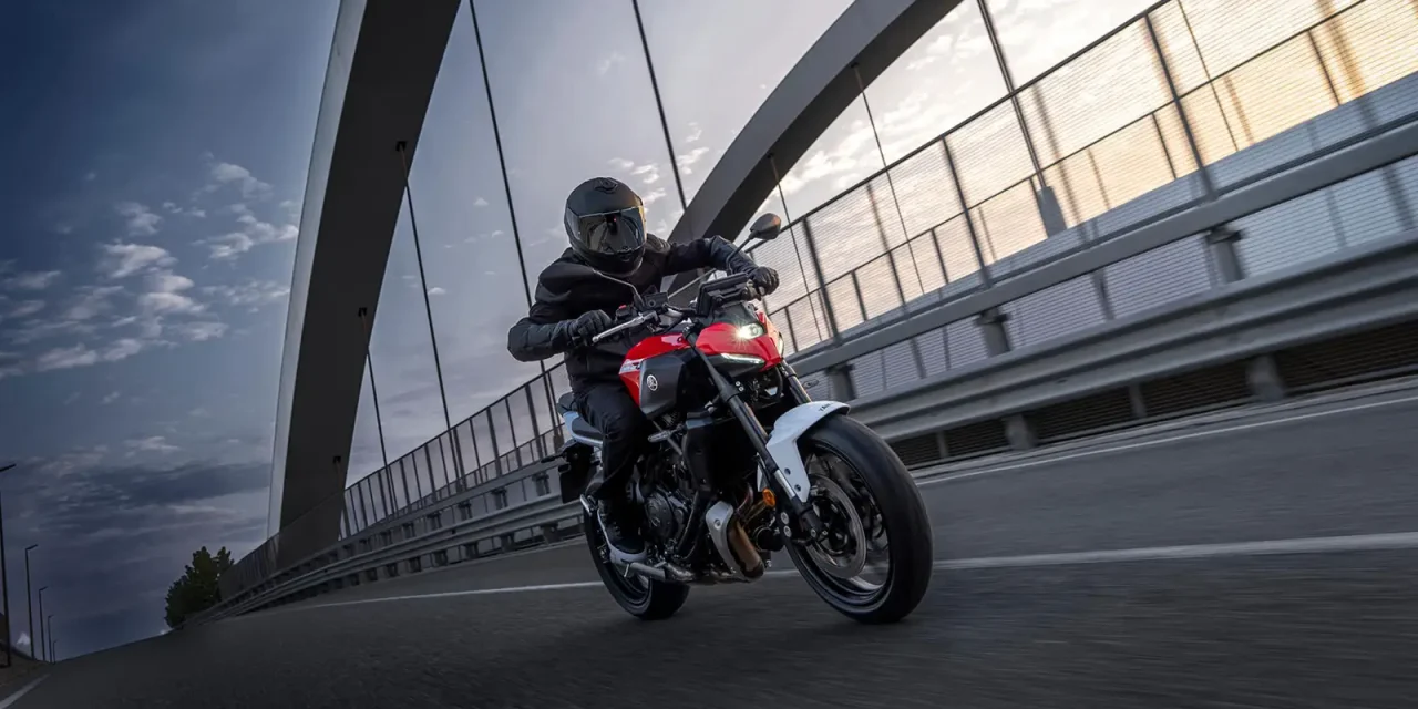 Yamaha MT 2027 : nouvelle livrée Redline sur les Hyper Naked